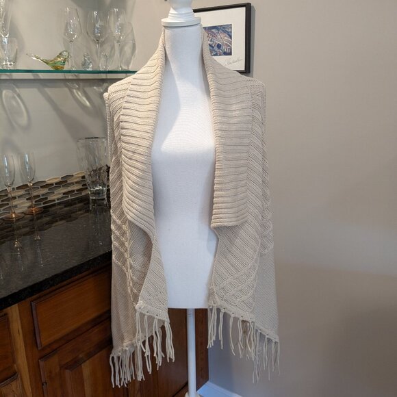 AUGUST SILK Bohemian Beige Sleeveless Cardigan Sweater with Collar and Fringe - Picture 1 of 5